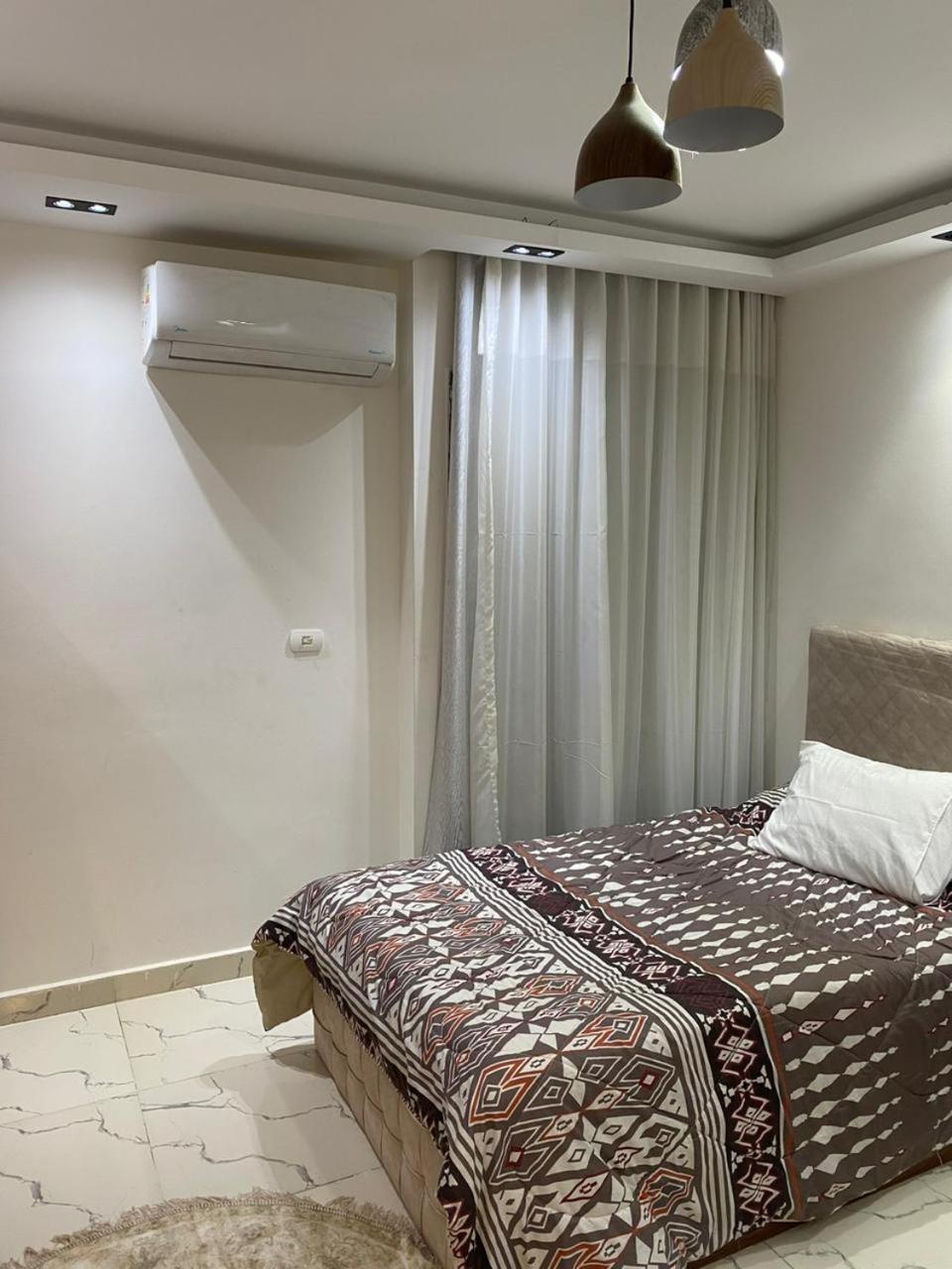 مفروشة بالمهندسين *