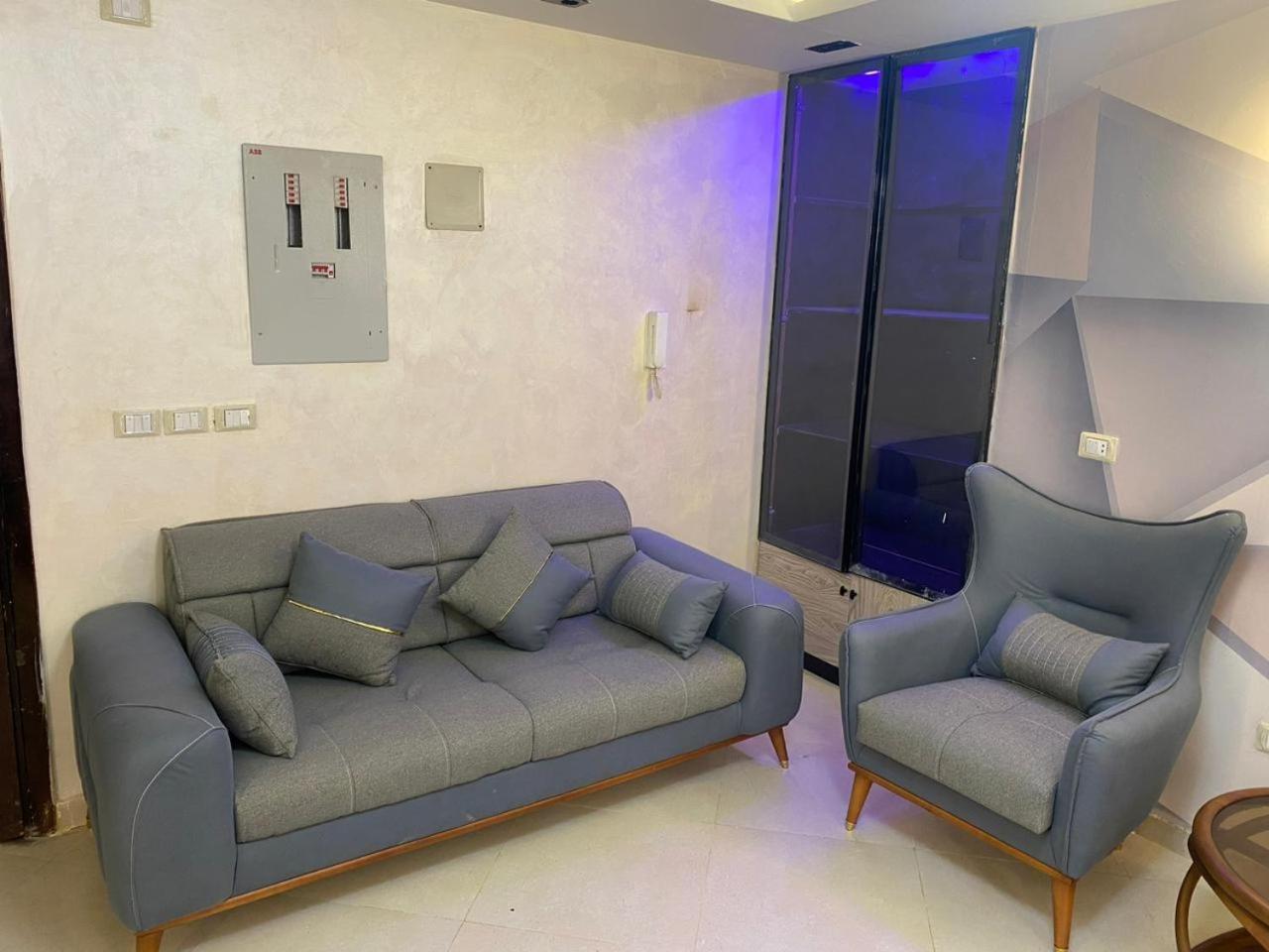 مفروشة بالمهندسين *