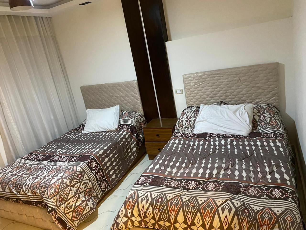 مفروشة بالمهندسين *