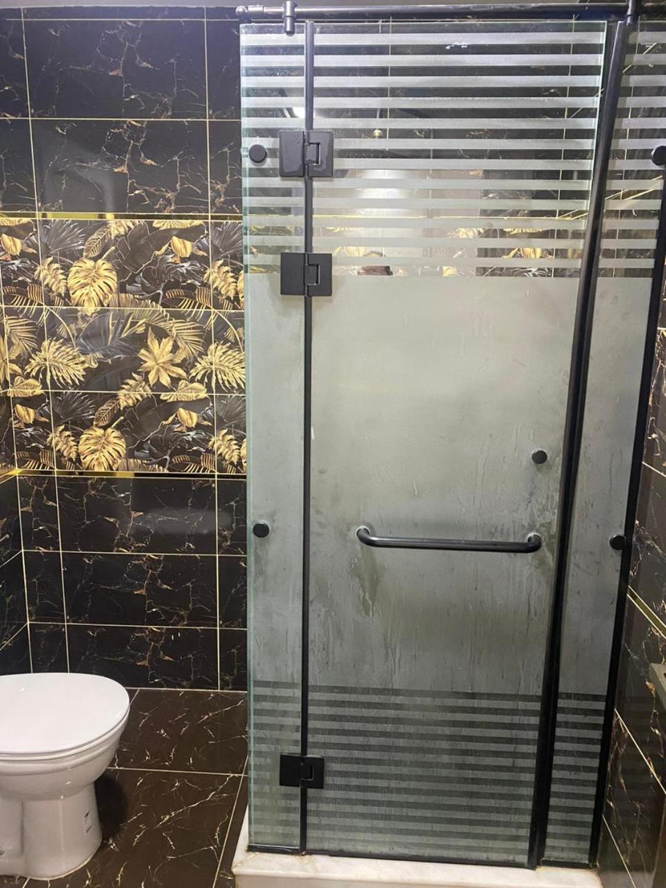 مفروشة بالمهندسين